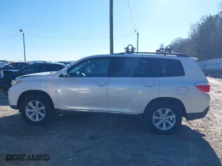 2013 Toyota Highlander with VIN 5TDZK3EH6DS101676, listed as a IAAI auction lot 41212515 with 139,755 mi miles. Bid and sale history available at carsss.com. Image 14.