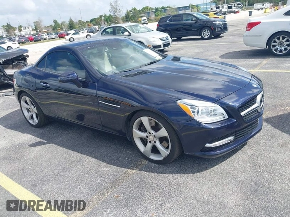 2013 Mercedes-Benz SLK 350 z VIN WDDPK5HA8DF054593, wystawiony jako IAAI lot #41821009 z przebiegiem 148 571 mil mil oraz . Historia ofert i sprzedaży dostępna na DreamBid. Obrazek 1.