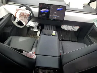 2024 Tesla Cybertruck z VIN 7G2CEHEDXRA013484, wystawiony jako Copart lot #68049444 z przebiegiem 2869 mil mil oraz Szkody całkowita. Historia ofert i sprzedaży dostępna na DreamBid. Obrazek 8.