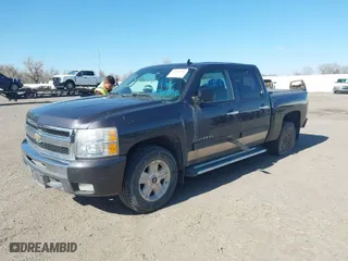 2010 Chevrolet Silverado 1500 LT with VIN 3GCRKSE32AG129922, listed as a IAAI auction lot 40910846 with 122,255 mi miles. Bid and sale history available at carsss.com. Image 2.