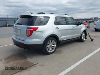 2011 Ford Explorer XLT with VIN 1FMHK7D83BGA72354, listed as a IAAI auction lot 41984046 with 205,623 mi miles and . Bid and sale history available at carsss.com. Image 4.
