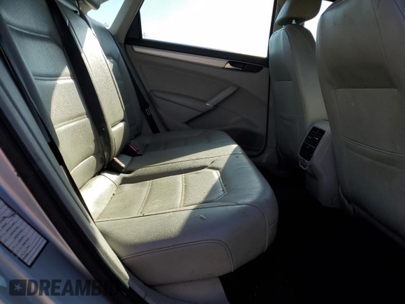 2019 Volkswagen Passat Wolfsburg Edition z VIN 1VWLA7A38KC009068, wystawiony jako Copart lot #52693525 z przebiegiem 168 451 mil mil oraz Szkoda całkowita • Salvage title. Historia ofert i sprzedaży dostępna na DreamBid. Obrazek 10.