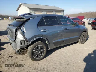 2025 Kia Niro LX with VIN KNDCP3LE3S5223592, listed as a Copart auction lot 45681015 with 5,589 mi miles and Salvage Title. Bid and sale history available at carsss.com. Image 3.