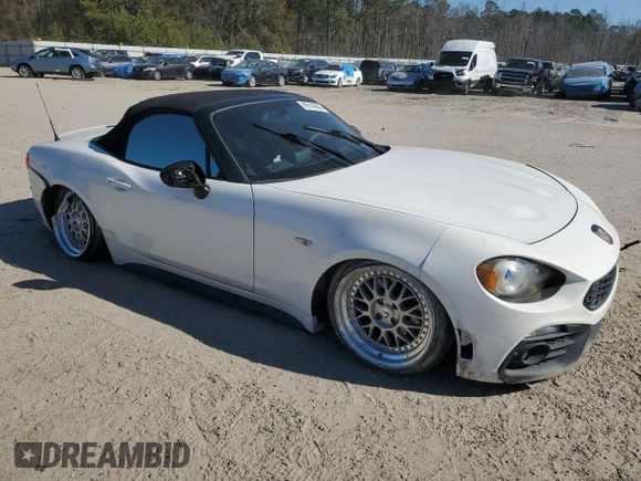 2017 FIAT 124 Spider Lusso z VIN JC1NFAEK7H0119175, wystawiony jako Copart lot #89142865 z przebiegiem Nie podano mil oraz Szkoda całkowita • Salvage title. Historia ofert i sprzedaży dostępna na DreamBid. Obrazek 4.