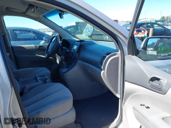 2009 Kia Sedona LX with VIN KNDMB233496315780, listed as a IAAI auction lot 41849241 with 174,224 mi miles. Bid and sale history available at carsss.com. Image 5.