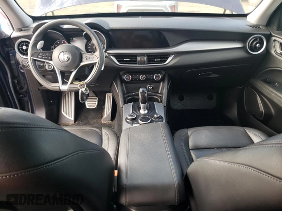 2018 Alfa Romeo Stelvio Sport z VIN ZASFAKPN8J7B69591, wystawiony jako Copart lot #54693475 z przebiegiem 98 148 mil mil oraz Szkody całkowita. Historia ofert i sprzedaży dostępna na DreamBid. Obrazek 8.