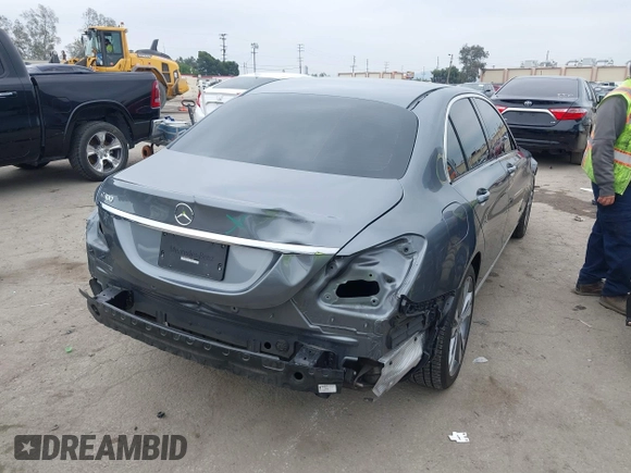 2019 Mercedes-Benz C 300 z VIN WDDWF8DB4KR463153, wystawiony jako IAAI lot #42168880 z przebiegiem 66 480 mil mil oraz . Historia ofert i sprzedaży dostępna na DreamBid. Obrazek 4.