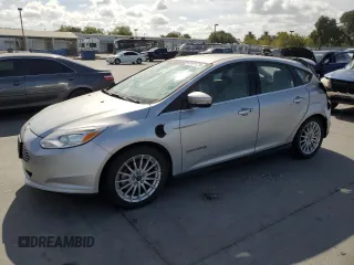 2013 Ford Focus Electric z VIN 1FADP3R45DL353574, wystawiony jako Copart lot #68591674 z przebiegiem 83 353 mil mil oraz Tytuł czysty. Historia ofert i sprzedaży dostępna na DreamBid. Obrazek 1.