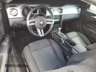 2007 Ford Mustang Deluxe z VIN 1ZVHT80N075219801, wystawiony jako Copart lot #57247925 z przebiegiem 203 385 mil mil oraz Czysty tytuł • Clean title. Historia ofert i sprzedaży dostępna na DreamBid. Obrazek 8.