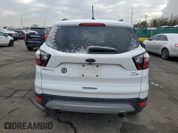 2018 Ford Escape SE z VIN 1FMCU9GD5JUB12877, wystawiony jako Copart lot #51973295 z przebiegiem 121 698 mil mil oraz Szkoda całkowita • Salvage title. Historia ofert i sprzedaży dostępna na DreamBid. Obrazek 6.