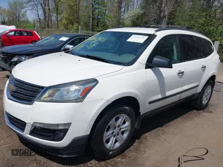 2015 Chevrolet Traverse LS z VIN 1GNKVFED8FJ257149, wystawiony jako IAAI lot #42060101 z przebiegiem 150 738 mil mil oraz . Historia ofert i sprzedaży dostępna na DreamBid. Obrazek 2.