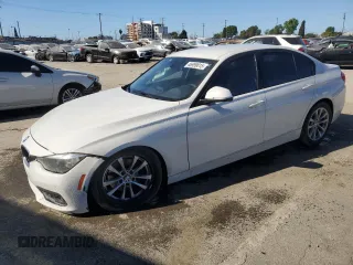 2017 BMW 3 Series 320i z VIN WBA8A9C34HK863973, wystawiony jako Copart lot #46999015 z przebiegiem 103 386 mil mil oraz Szkoda całkowita • Salvage title. Historia ofert i sprzedaży dostępna na DreamBid. Obrazek 1.