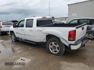 2011 GMC Sierra 3500HD DRW Denali z VIN 1GT426C84BF248011, wystawiony jako Copart lot #60469315 z przebiegiem 297 437 mil mil oraz Szkoda całkowita • Salvage title. Historia ofert i sprzedaży dostępna na DreamBid. Obrazek 2.