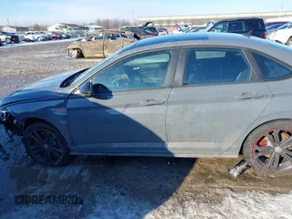 2019 Volkswagen Jetta GLI S z VIN 3VW6T7BU6KM209458, wystawiony jako IAAI lot #41334724 z przebiegiem 53 634 mil mil oraz . Historia ofert i sprzedaży dostępna na DreamBid. Obrazek 14.