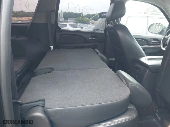 2014 Chevrolet Suburban LT with VIN 1GNSKJE76ER211325, listed as a IAAI auction lot 40072555 with 999,999 mi miles. Bid and sale history available at carsss.com. Image 8.