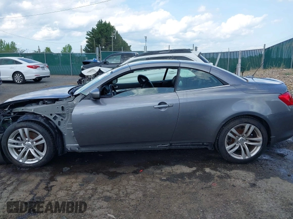 2011 Infiniti G37 with VIN JN1CV6FE8BM952781, listed as a IAAI auction lot 42144510 with 88,126 mi miles. Bid and sale history available at carsss.com. Image 15.
