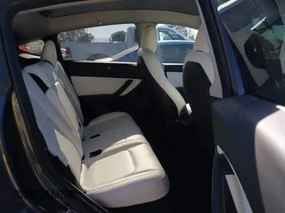 2022 Tesla Model Y Performance z VIN 7SAYGDEF2NF490794, wystawiony jako IAAI lot #42218742 z przebiegiem 41 402 mil mil oraz . Historia ofert i sprzedaży dostępna na DreamBid. Obrazek 8.