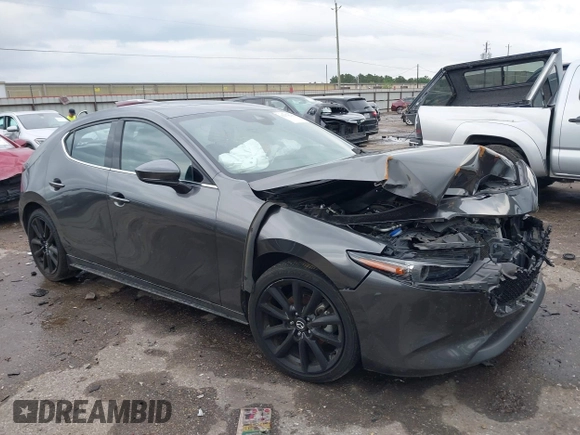 2021 Mazda 3 Premium z VIN JM1BPAML1M1318708, wystawiony jako IAAI lot #42178243 z przebiegiem 62 455 mil mil oraz . Historia ofert i sprzedaży dostępna na DreamBid. Obrazek 1.
