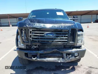 2008 Ford F-250 XL z VIN 1FTSW21RX8ED53070, wystawiony jako IAAI lot #42195310 z przebiegiem 253 764 mil mil oraz . Historia ofert i sprzedaży dostępna na DreamBid. Obrazek 12.