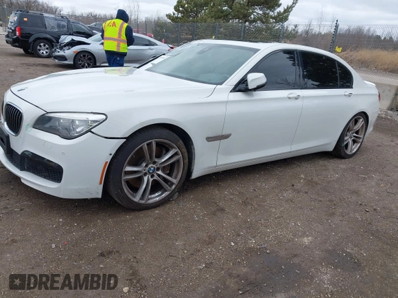 2013 BMW 7 Series 750Li xDrive with VIN WBAYF8C59DD141068, listed as a IAAI auction lot 41868043 with 92,727 mi miles. Bid and sale history available at carsss.com. Image 17.
