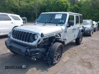 2024 Jeep Wrangler Sport S z VIN 1C4PJXDG1RW304993, wystawiony jako IAAI lot #42387509 z przebiegiem 6 987 mil mil oraz . Historia ofert i sprzedaży dostępna na DreamBid. Obrazek 6.