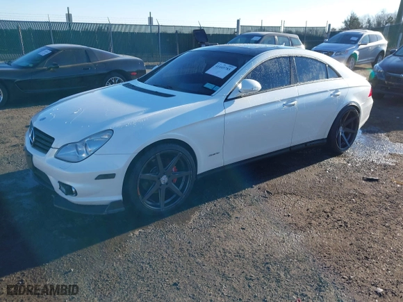 2008 Mercedes-Benz CLS-Class 5.5L with VIN WDDDJ72XX8A130817, listed as a IAAI auction lot 41445785 with 85,918 mi miles. Bid and sale history available at carsss.com. Image 17.