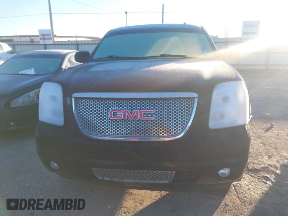 2012 GMC Yukon Denali with VIN 1GKS1EEF0CR292852, listed as a IAAI auction lot 41303140 with 227,316 mi miles. Bid and sale history available at carsss.com. Image 6.