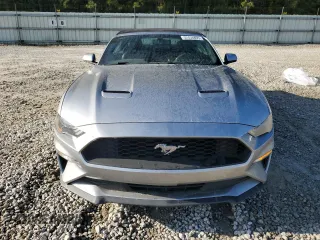 2020 Ford Mustang EcoBoost z VIN 1FATP8UH9L5125597, wystawiony jako Copart lot #52438895 z przebiegiem 104 549 mil mil oraz Szkoda całkowita • Salvage title. Historia ofert i sprzedaży dostępna na DreamBid. Obrazek 5.