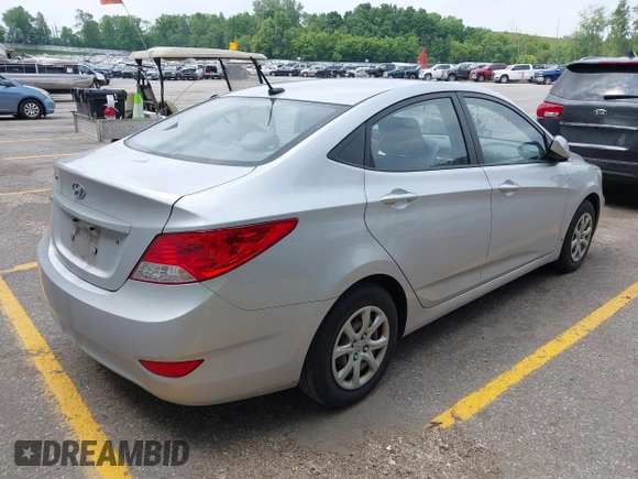 2012 Hyundai Accent GLS z VIN KMHCT4AE8CU229430, wystawiony jako IAAI lot #42467230 z przebiegiem 57 939 mil mil oraz . Historia ofert i sprzedaży dostępna na DreamBid. Obrazek 4.