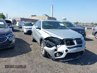 2018 BMW X6 xDrive35i z VIN 5UXKU2C51J0X50507, wystawiony jako IAAI lot #40275236 z przebiegiem 67 523 mil mil oraz . Historia ofert i sprzedaży dostępna na DreamBid. Obrazek 1.
