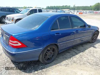 2004 Mercedes-Benz C 230 Kompressor z VIN WDBRF40J24F495227, wystawiony jako IAAI lot #42285246 z przebiegiem 200 008 mil mil oraz . Historia ofert i sprzedaży dostępna na DreamBid. Obrazek 13.