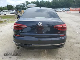 2017 Volkswagen Passat SE z VIN 1VWBT7A39HC030560, wystawiony jako Copart lot #55443585 z przebiegiem 125 397 mil mil oraz Szkoda całkowita • Salvage title. Historia ofert i sprzedaży dostępna na DreamBid. Obrazek 6.