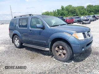 2007 Nissan Pathfinder S z VIN 5N1AR18U97C629767, wystawiony jako IAAI lot #42367618 z przebiegiem 197 520 mil mil oraz . Historia ofert i sprzedaży dostępna na DreamBid. Obrazek 1.