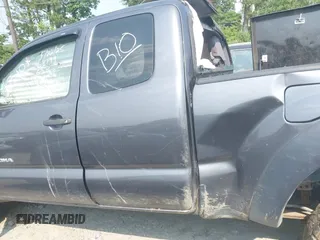 2013 Toyota Tacoma z VIN 5TFUX4EN2DX019669, wystawiony jako IAAI lot #42368685 z przebiegiem Nie podano mil oraz . Historia ofert i sprzedaży dostępna na DreamBid. Obrazek 13.