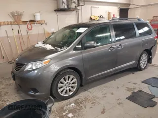 2014 Toyota Sienna LE with VIN 5TDJK3DC9ES071870, listed as a IAAI auction lot 41133491 with 82,134 mi miles. Bid and sale history available at carsss.com. Image 17.