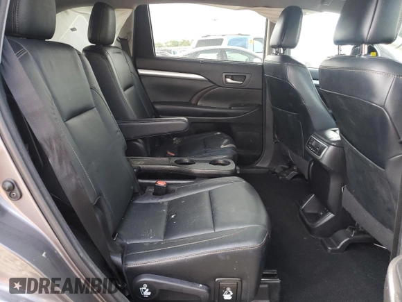 2018 Toyota Highlander SE z VIN 5TDJZRFH0JS529815, wystawiony jako Copart lot #52174645 z przebiegiem 61 338 mil mil oraz Szkoda całkowita • Salvage title. Historia ofert i sprzedaży dostępna na DreamBid. Obrazek 10.