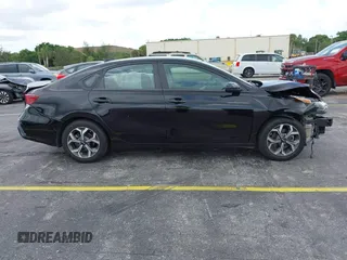 2019 Kia Forte LXS z VIN 3KPF24AD7KE064236, wystawiony jako IAAI lot #42632473 z przebiegiem 108 770 mil mil oraz . Historia ofert i sprzedaży dostępna na DreamBid. Obrazek 13.