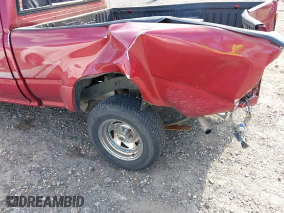 1994 Toyota Pickup DLX z VIN 4TARN81P1RZ276503, wystawiony jako IAAI lot #42169604 z przebiegiem 245 498 mil mil oraz . Historia ofert i sprzedaży dostępna na DreamBid. Obrazek 12.