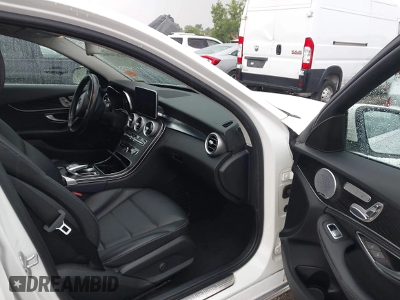 2015 Mercedes-Benz C 300 Luxury z VIN 55SWF4KB4FU064209, wystawiony jako IAAI lot #42676960 z przebiegiem 47 303 mil mil oraz . Historia ofert i sprzedaży dostępna na DreamBid. Obrazek 5.