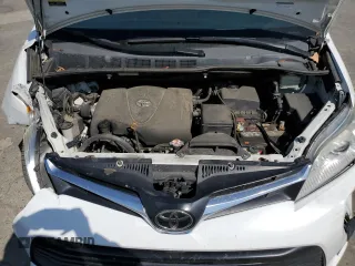 2018 Toyota Sienna LE Auto Access Seat with VIN 5TDKZ3DCXJS916445, listed as a Copart auction lot 62831275 with 104,859 mi miles and Salvage title. Bid and sale history available at DreamBid. Image 12.