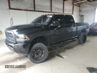 2018 Ram 2500 Tradesman z VIN 3C6UR5CL6JG415712, wystawiony jako Copart lot #58923185 z przebiegiem 127 788 mil mil oraz Szkoda całkowita • Salvage title. Historia ofert i sprzedaży dostępna na DreamBid. Obrazek 1.