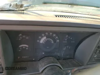 1989 GMC Sierra 2500 z VIN 1GTGK24K9KE531445, wystawiony jako Copart lot #69101214 z przebiegiem Nie podano mil oraz Szkody całkowita. Historia ofert i sprzedaży dostępna na DreamBid. Obrazek 9.