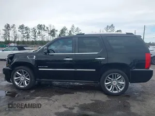 2013 Cadillac Escalade Platinum Edition with VIN 1GYS4DEF8DR105284, listed as a IAAI auction lot 41662224 with 118,359 mi miles. Bid and sale history available at carsss.com. Image 14.