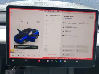 2023 Tesla Model Y Long Range z VIN 7SAYGDEE2PF694974, wystawiony jako IAAI lot #41814582 z przebiegiem 31 726 mil mil oraz . Historia ofert i sprzedaży dostępna na DreamBid. Obrazek 7.