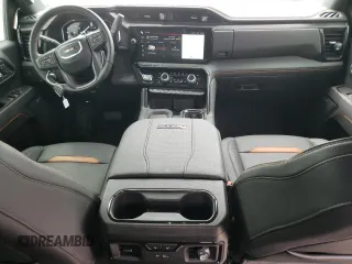 2025 GMC Sierra 2500HD AT4 z VIN 1GT4UPEY4SF204846, wystawiony jako Copart lot #47201165 z przebiegiem 2 557 mil mil oraz Szkoda całkowita • Salvage title. Historia ofert i sprzedaży dostępna na DreamBid. Obrazek 8.