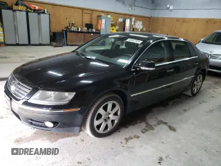 2004 Volkswagen Phaeton V8 z VIN WVWAF63D048011110, wystawiony jako Copart lot #66467834 z przebiegiem 138 229 mil mil oraz Tytuł czysty. Historia ofert i sprzedaży dostępna na DreamBid. Obrazek 1.