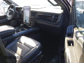 2022 Ford F-150 Lightning Pro z VIN 1FT6W1EV8NWG04113, wystawiony jako IAAI lot #41765532 z przebiegiem 48 990 mil mil oraz . Historia ofert i sprzedaży dostępna na DreamBid. Obrazek 5.