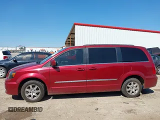 2013 Chrysler Town & Country Touring z VIN 2C4RC1BG7DR583239, wystawiony jako IAAI lot #41955325 z przebiegiem 183 880 mil mil oraz . Historia ofert i sprzedaży dostępna na DreamBid. Obrazek 14.