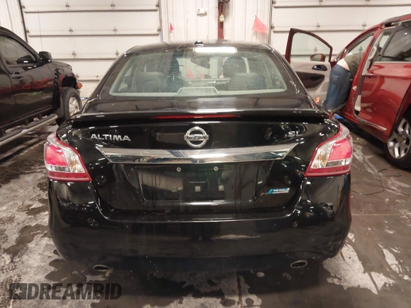 2013 Nissan Altima SV with VIN 1N4AL3AP8DN555186, listed as a IAAI auction lot 41576284 with 174,848 mi miles and . Bid and sale history available at carsss.com. Image 17.
