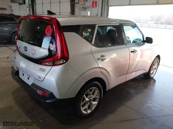 2020 Kia Soul LX with VIN KNDJ23AU1L7067025, listed as a IAAI auction lot 41793980 with 121,457 mi miles. Bid and sale history available at carsss.com. Image 4.